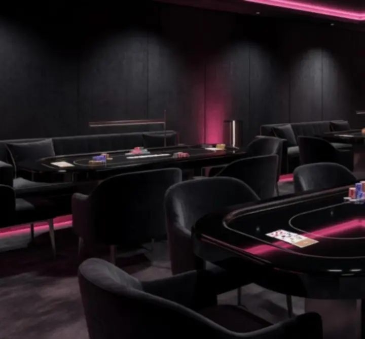 Fekete-pink lounge hangulat kaszinó asztalokkal és magenta fényekkel